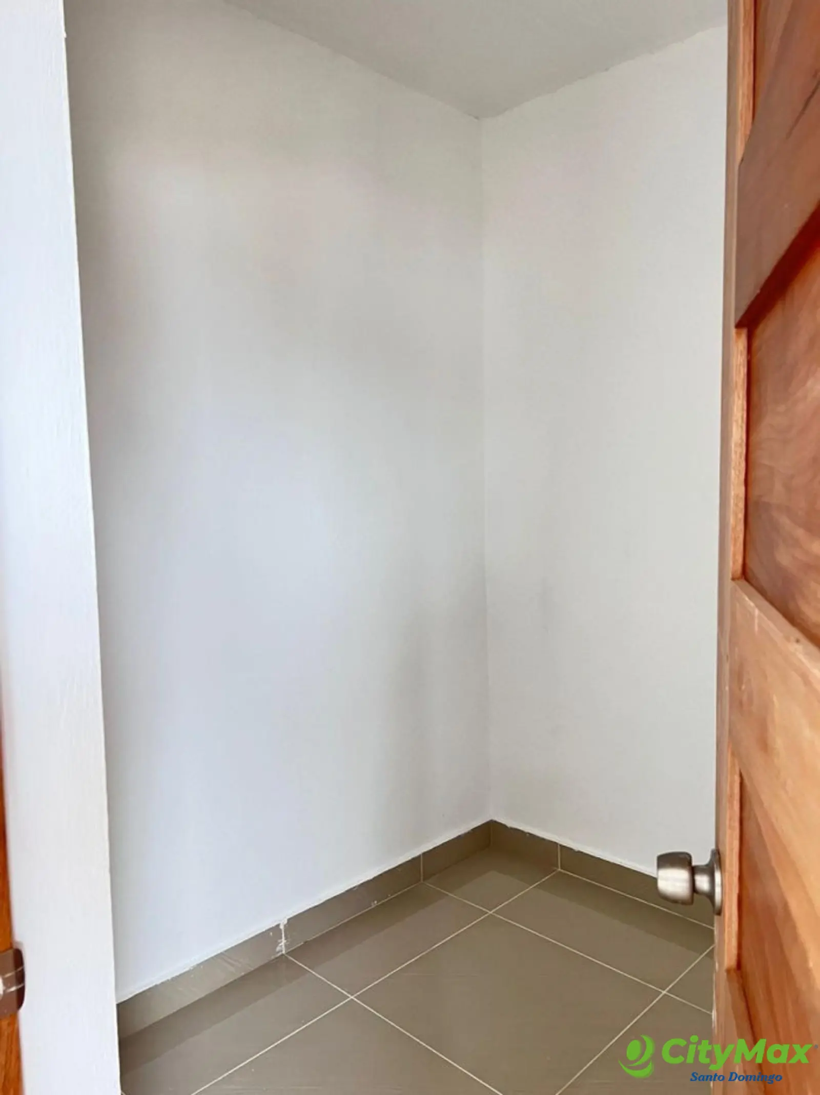 Apartamento en Venta de 3 Hab. Santo Domingo Este. - foto 13