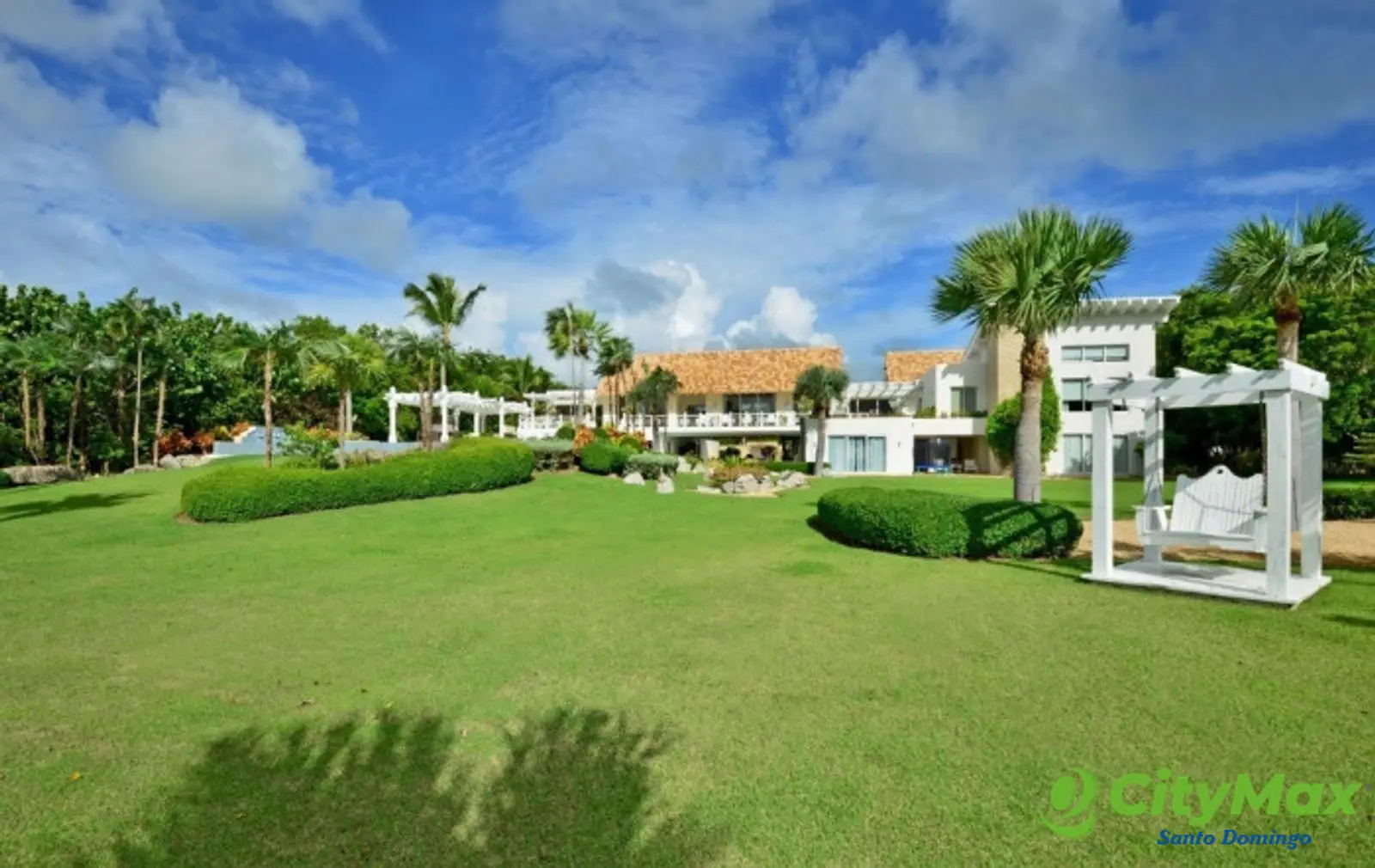 Se vende Villa con Playa privada en Juanillo Cap Cana.  - foto 4