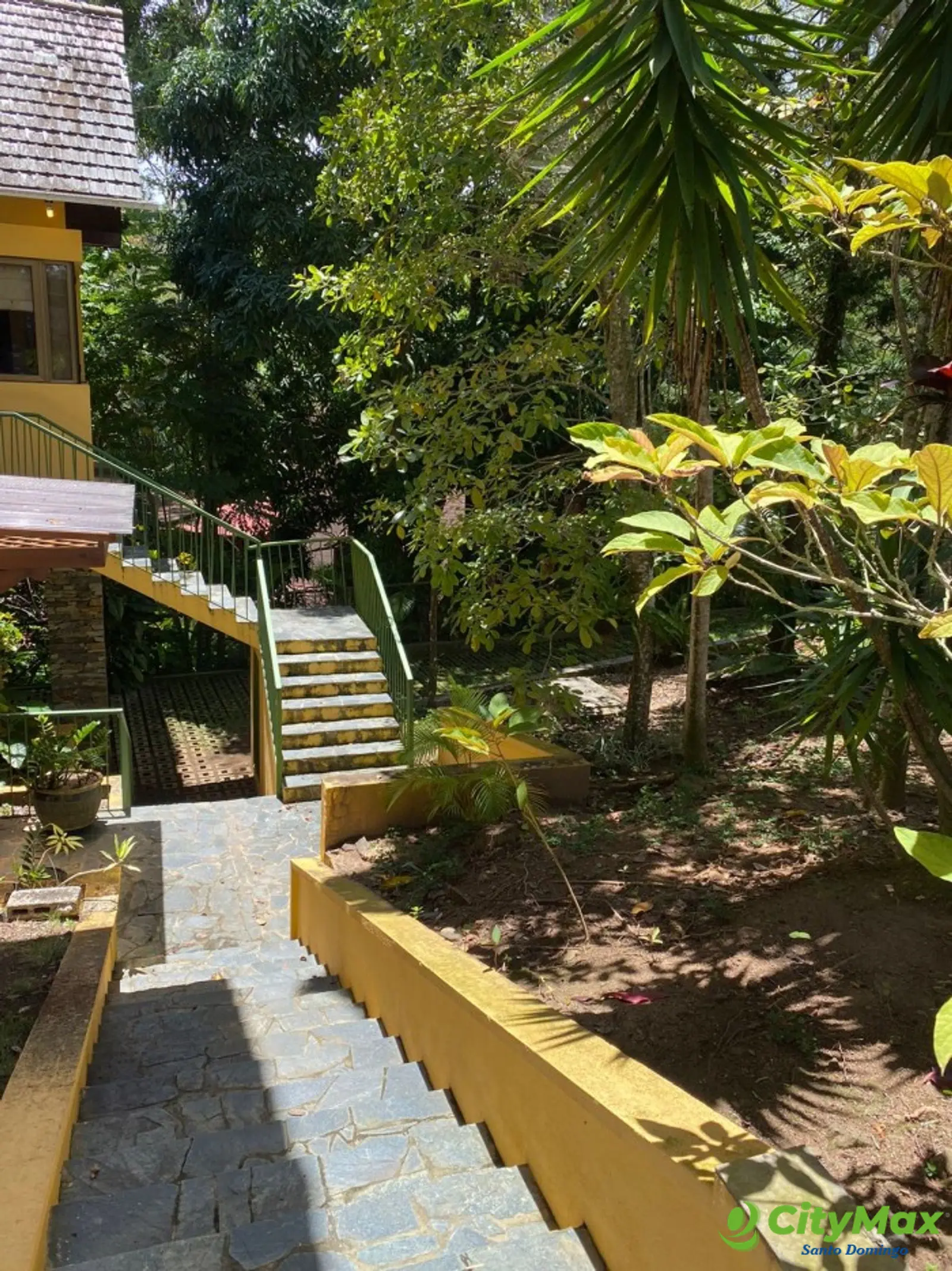 Villa en Venta en Los Alpes Jarabacoa  - Escalera a la propiedad